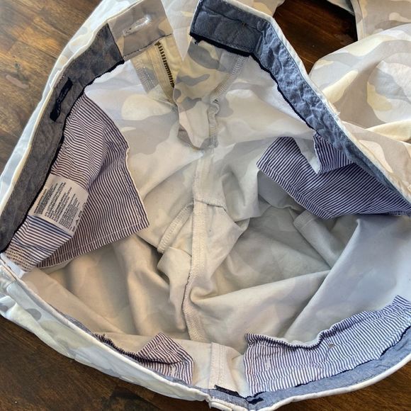 ❣️Tommy Hilfiger camouflage Capri pants. Patel yellow, grey and white. Size 6. - Picture 10 of 13